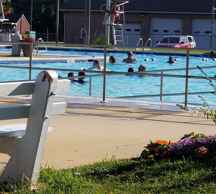 fleetwood-community-pool-photo